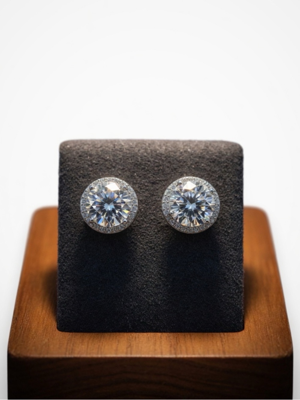 NWT S925 Sterling Silver 4.27 ctw Halo Moissanite Stud Earrings